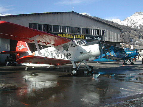 Die zwei An-2 vor dem Rückflug ins Unterland.