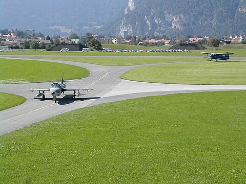 Hunter kehren zurück von einem Passagierflug.