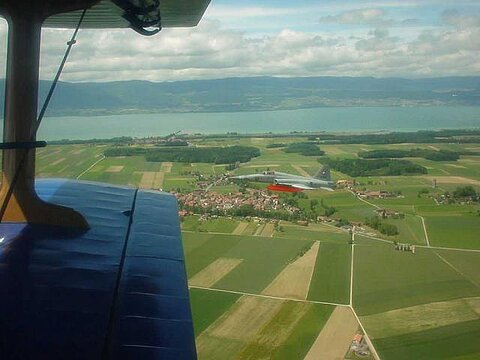 Ein Tiger F-5 kommt in Formation.