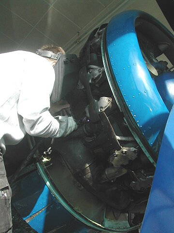 Reparatourarbeit am Ausfuff.