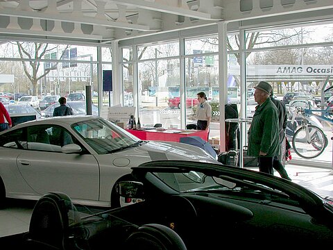 AVS-Infostand bei der AMAG in Bern.